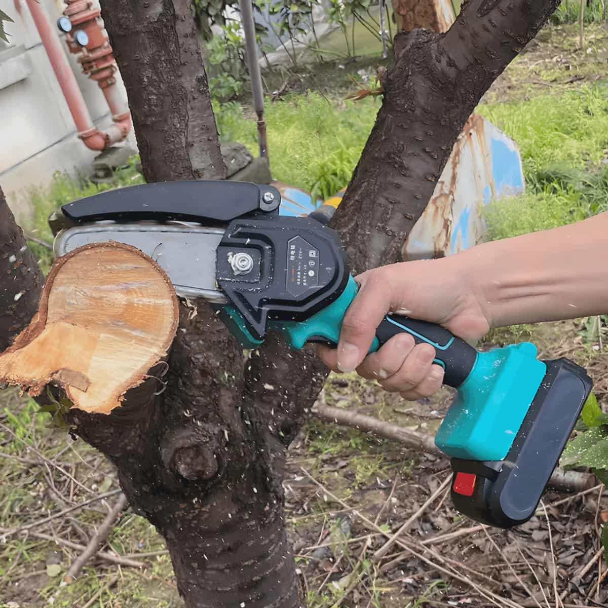 MOĆNA ELEKTRIČNA PILA ZA DRVA – PRECIZNO SEČENJE BEZ MUKE!