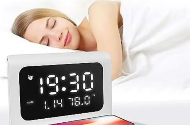 Digitalni sat budilnik i bežični punjač 2u1